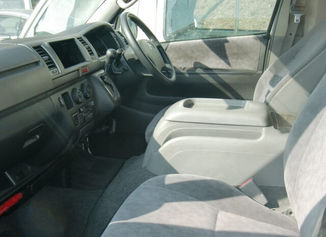 
								Toyota Regiearth van full									