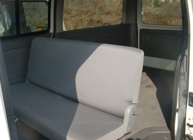 
								Toyota Regiearth van full									