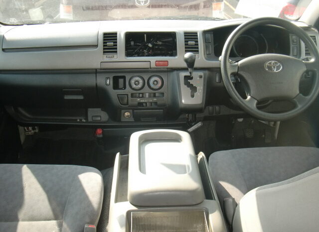 
								Toyota Regiearth van full									